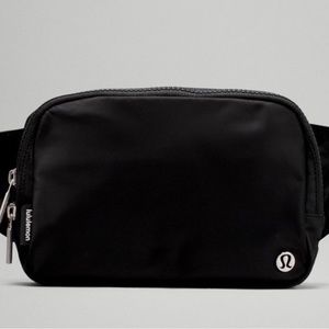 NWT: Lululemon Everywhere Belt bag Large- Black
